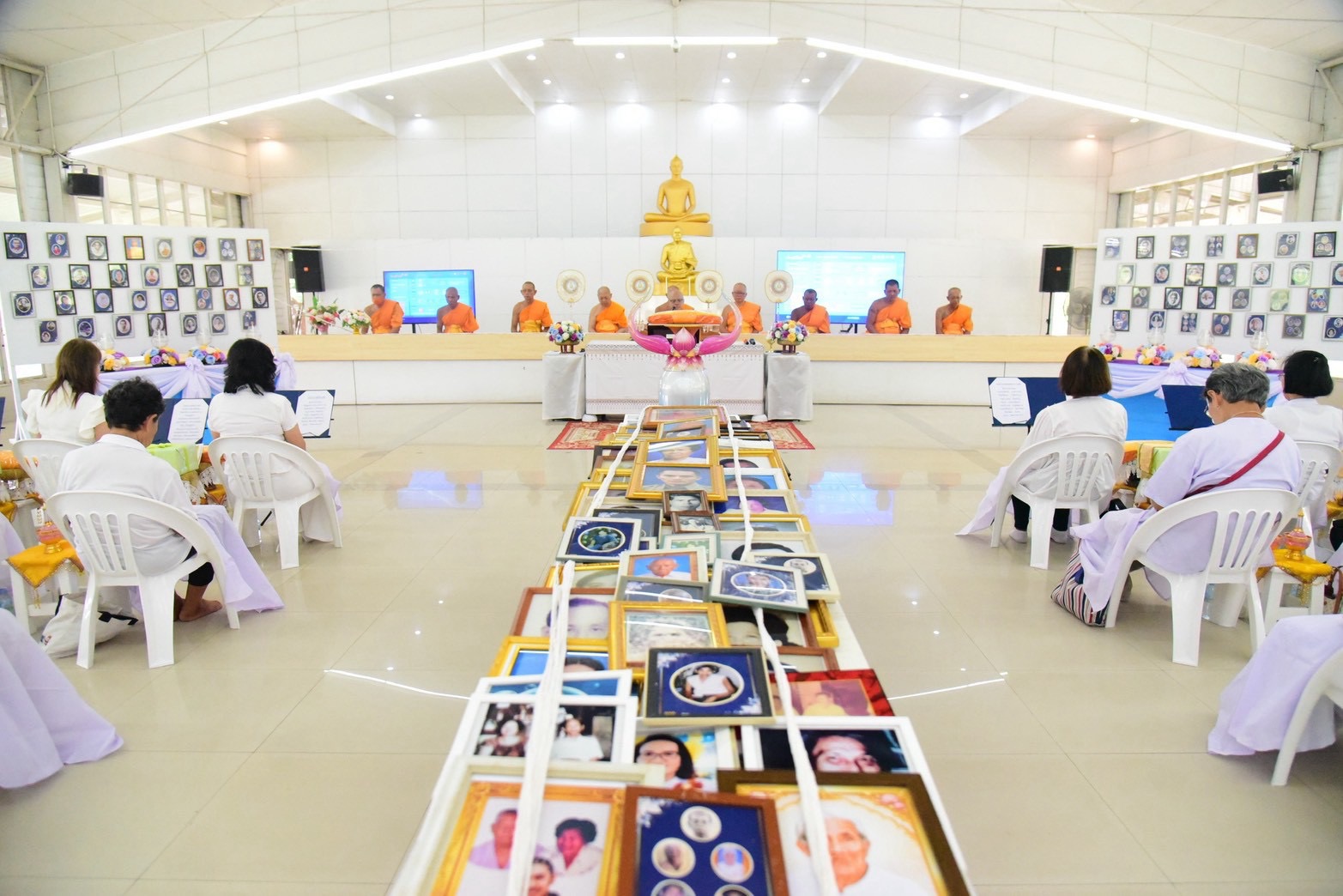 ธุดงคสถานนครสวรรค์ จัดวันมหารำลึกถึงบุคคลอันเป็นที่รัก และพิธีทอดผ้าป่าบำรุงศูนย์