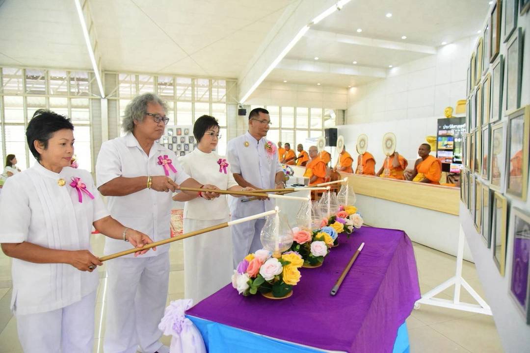 ธุดงคสถานนครสวรรค์ จัดวันมหารำลึกถึงบุคคลอันเป็นที่รัก และพิธีทอดผ้าป่าบำรุงศูนย์