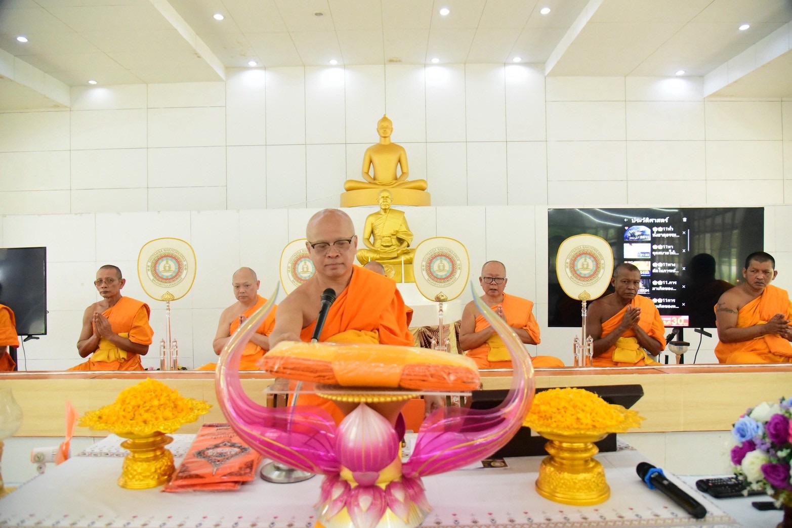 ธุดงคสถานนครสวรรค์ จัดวันมหารำลึกถึงบุคคลอันเป็นที่รัก และพิธีทอดผ้าป่าบำรุงศูนย์