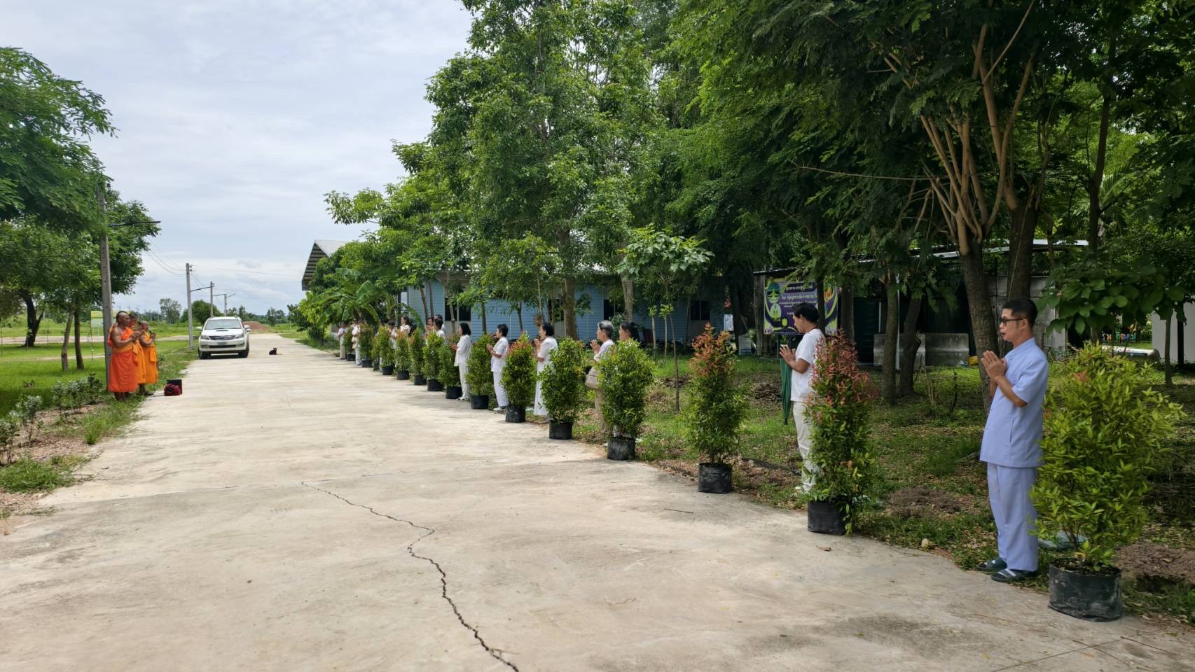 ธุดงคสถานนครสวรรค์ จัดวันมหารำลึกถึงบุคคลอันเป็นที่รัก และพิธีทอดผ้าป่าบำรุงศูนย์