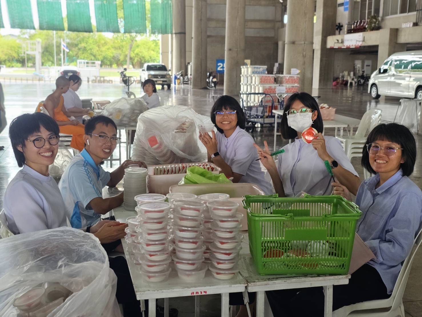 ภาพบรรยากาศ การรับบุญรักษาสมบัติ พระศาสนา แกะถ่าน LED
