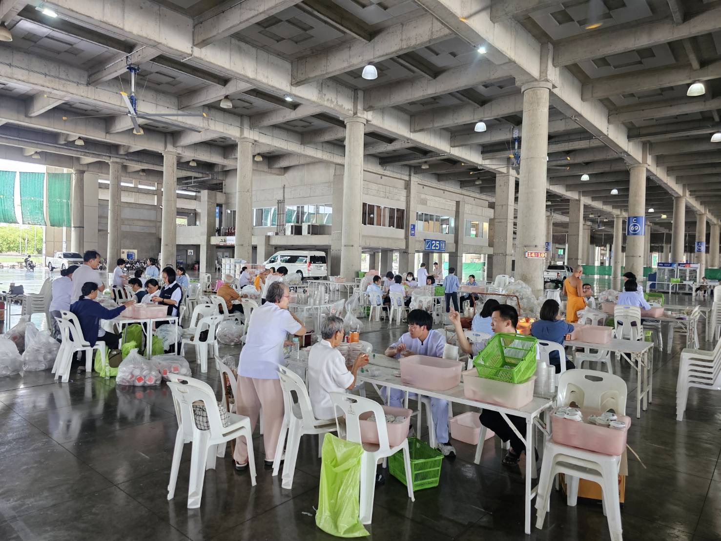 ภาพบรรยากาศ การรับบุญรักษาสมบัติ พระศาสนา แกะถ่าน LED