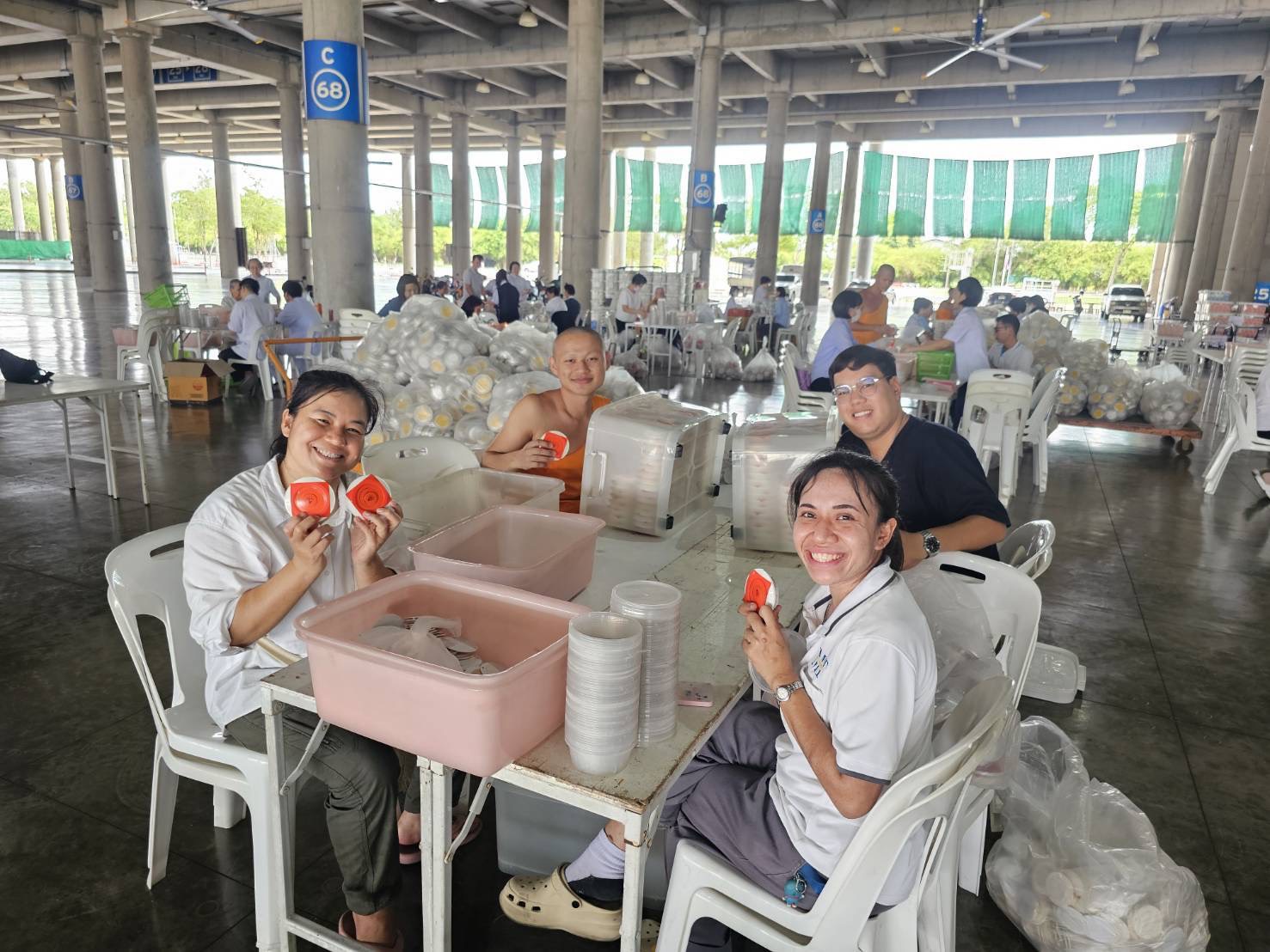 ภาพบรรยากาศ การรับบุญรักษาสมบัติ พระศาสนา แกะถ่าน LED