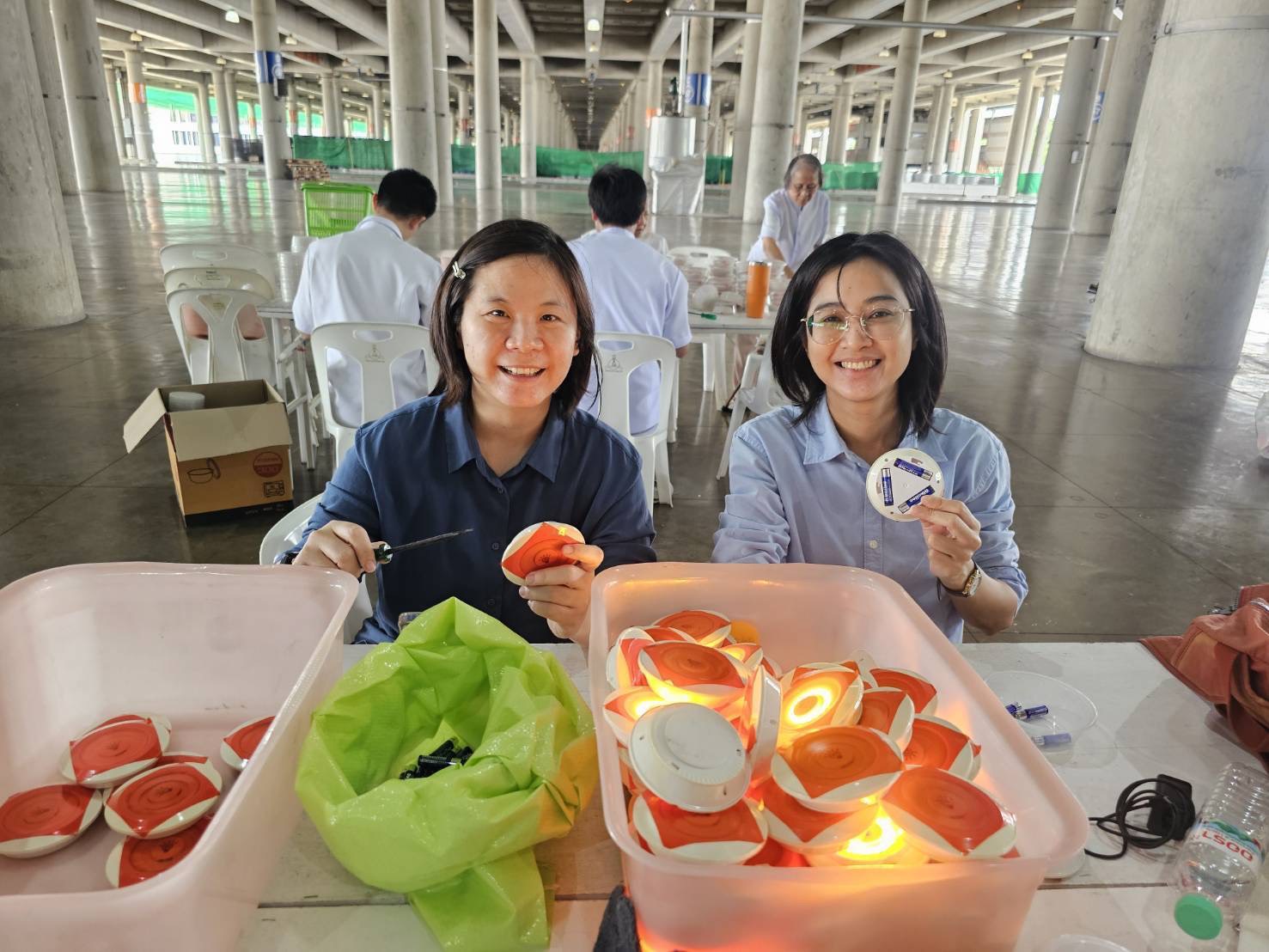 ภาพบรรยากาศ การรับบุญรักษาสมบัติ พระศาสนา แกะถ่าน LED