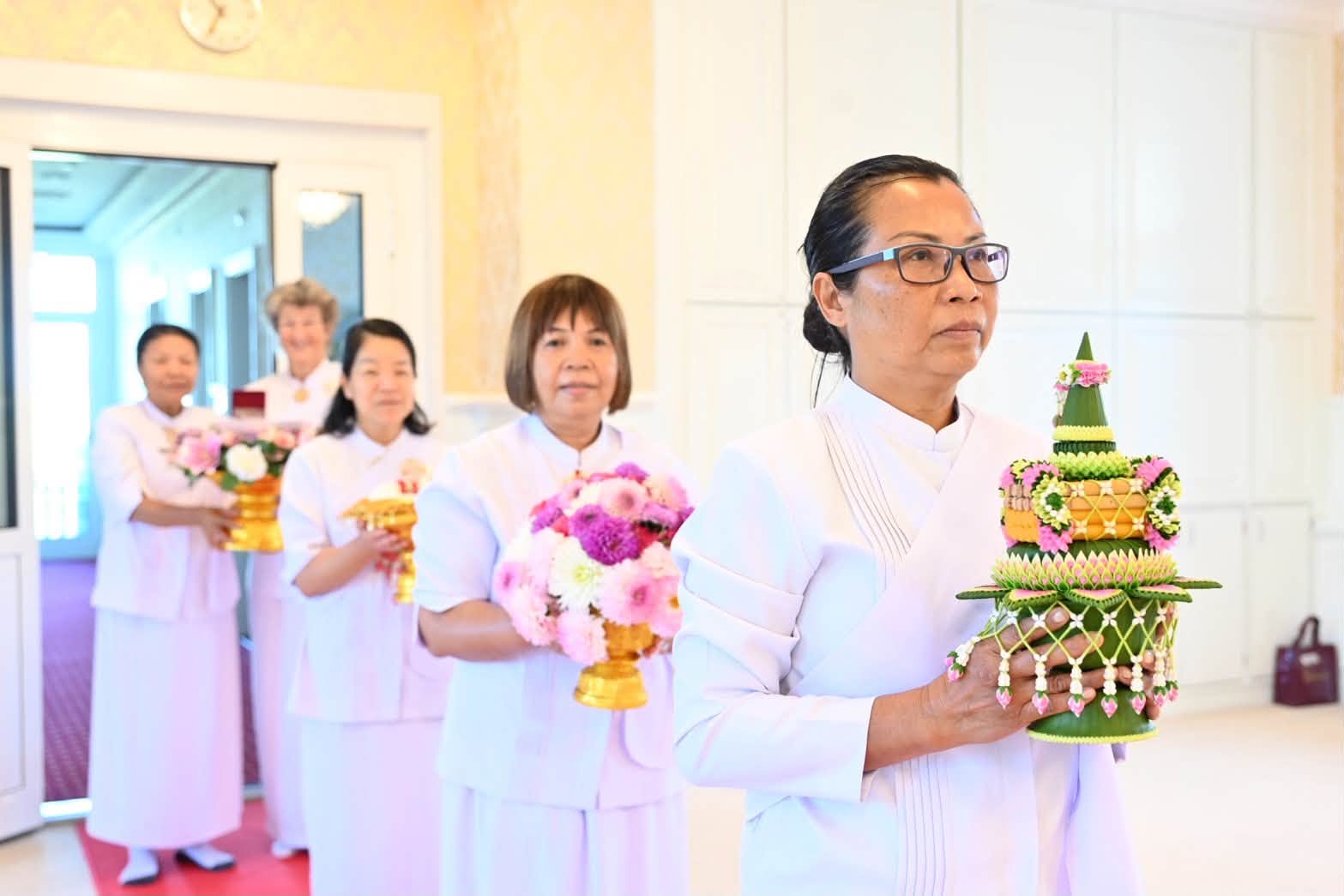 วัดพระธรรมกายสวิตเซอร์แลนด์ จัดบวชอุบาสิกาแก้ว เนื่องในวันธรรมชัย