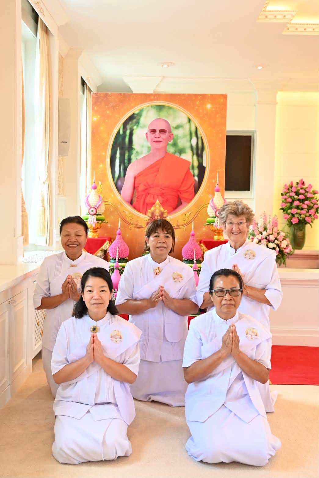 วัดพระธรรมกายสวิตเซอร์แลนด์ จัดบวชอุบาสิกาแก้ว เนื่องในวันธรรมชัย