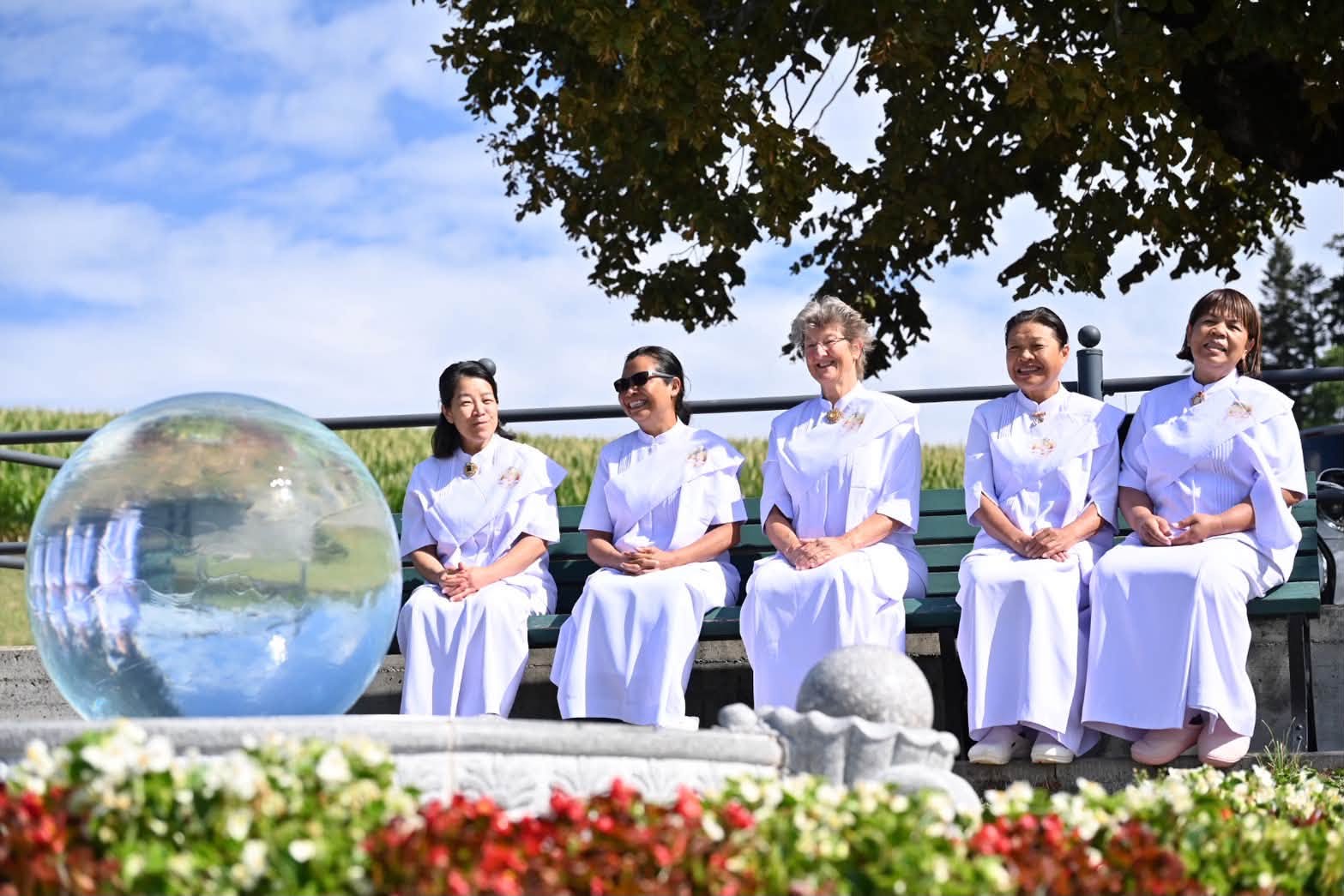 วัดพระธรรมกายสวิตเซอร์แลนด์ จัดบวชอุบาสิกาแก้ว เนื่องในวันธรรมชัย