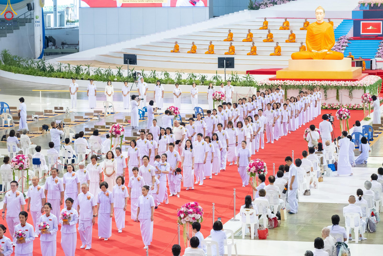 วัดพระธรรมกาย จัดงานบุญวันอาทิตย์ และพิธีจุดเทียนใจไฟนิรันดร์ อนันตชัย