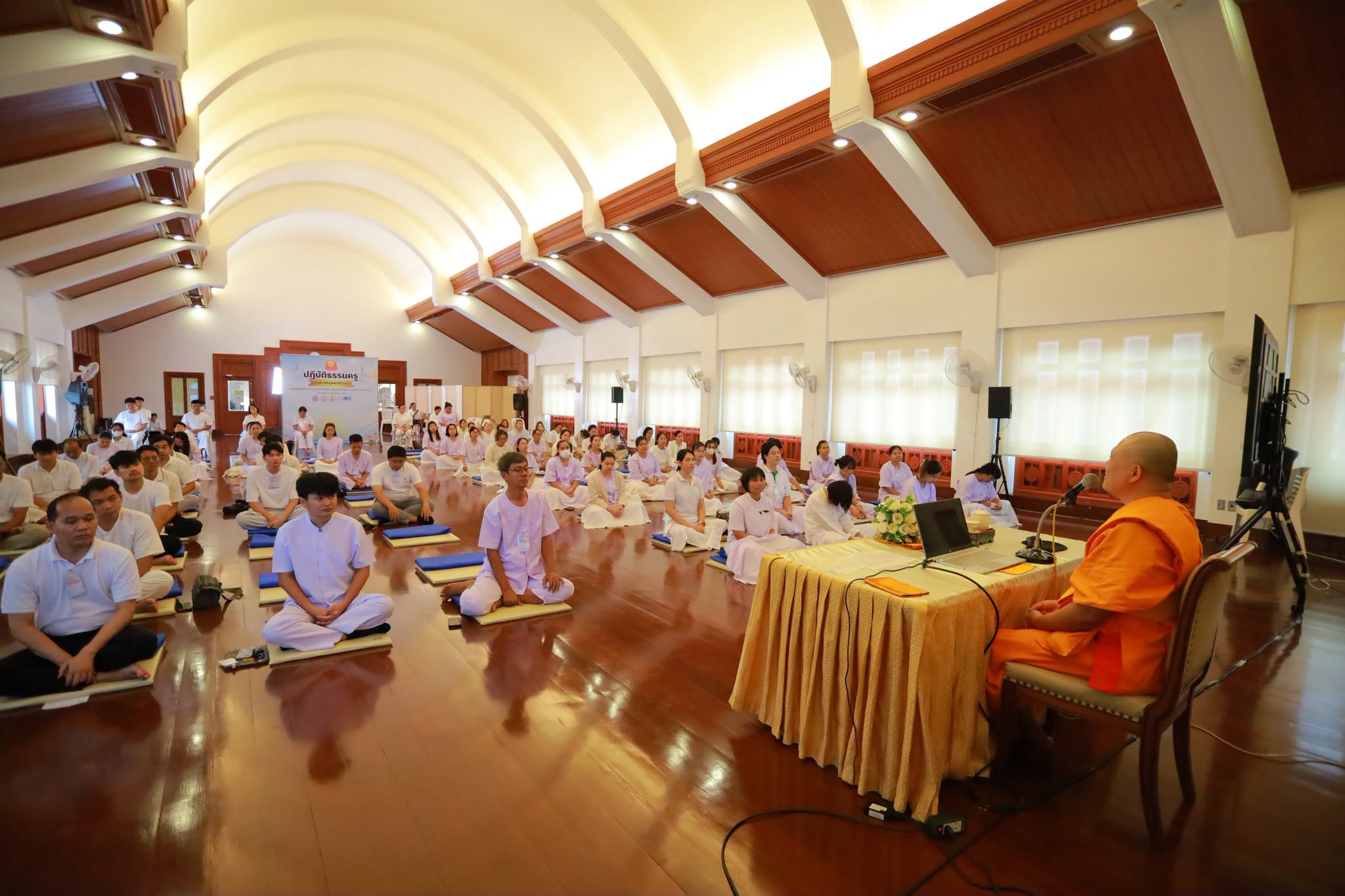 ชมรมพุทธศาสตร์สากล จัดสัมมนาและปฏิบัติธรรมแก่คณะครูพื้นที่กรุงเทพมหานคร