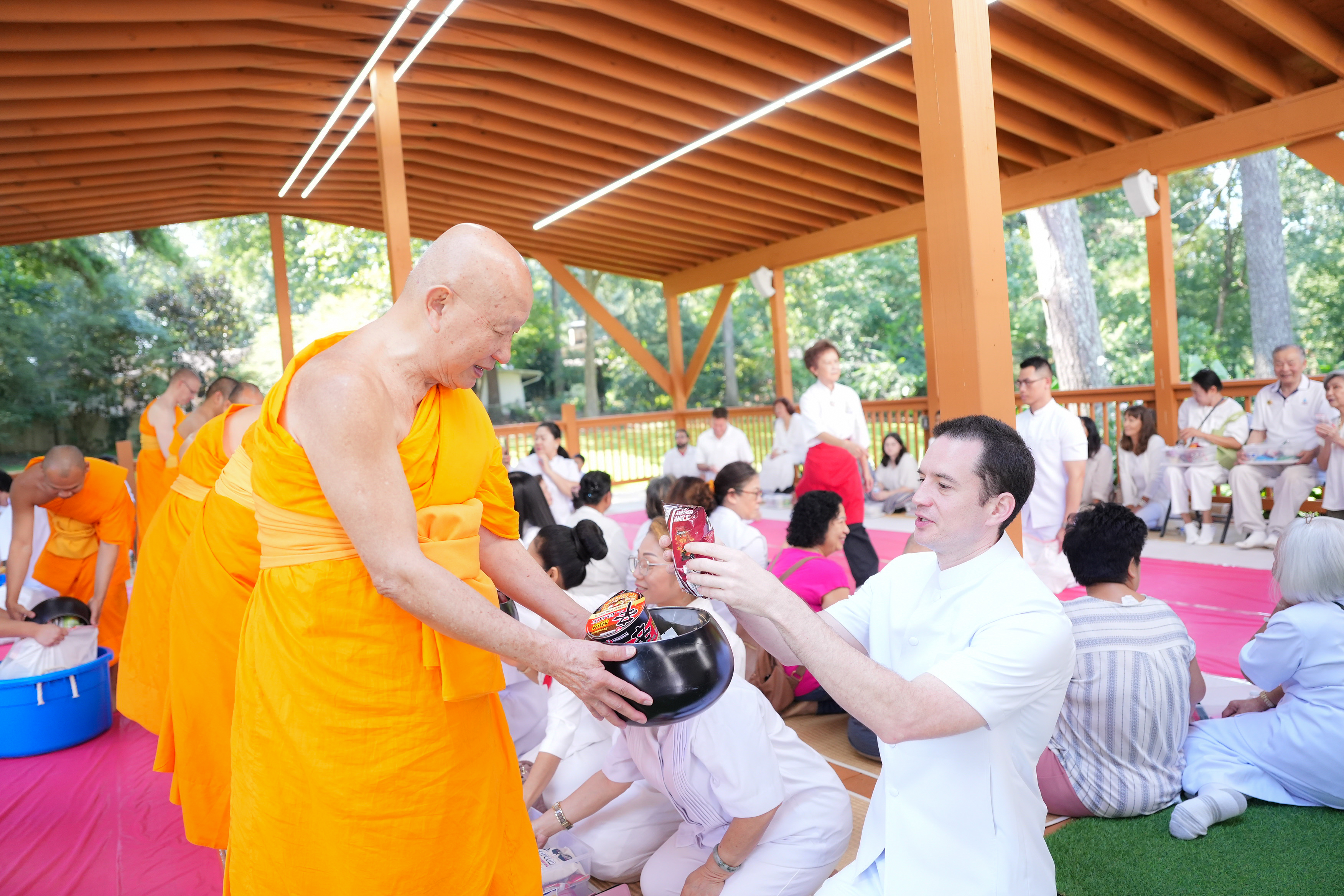 วัดพระธรรมกายจอร์เจีย จัดพิธีทอดผ้าป่าวันธรรมชัย และฉลองครบรอบ 28 ปี วัดพระธรรมกายจอร์เจีย