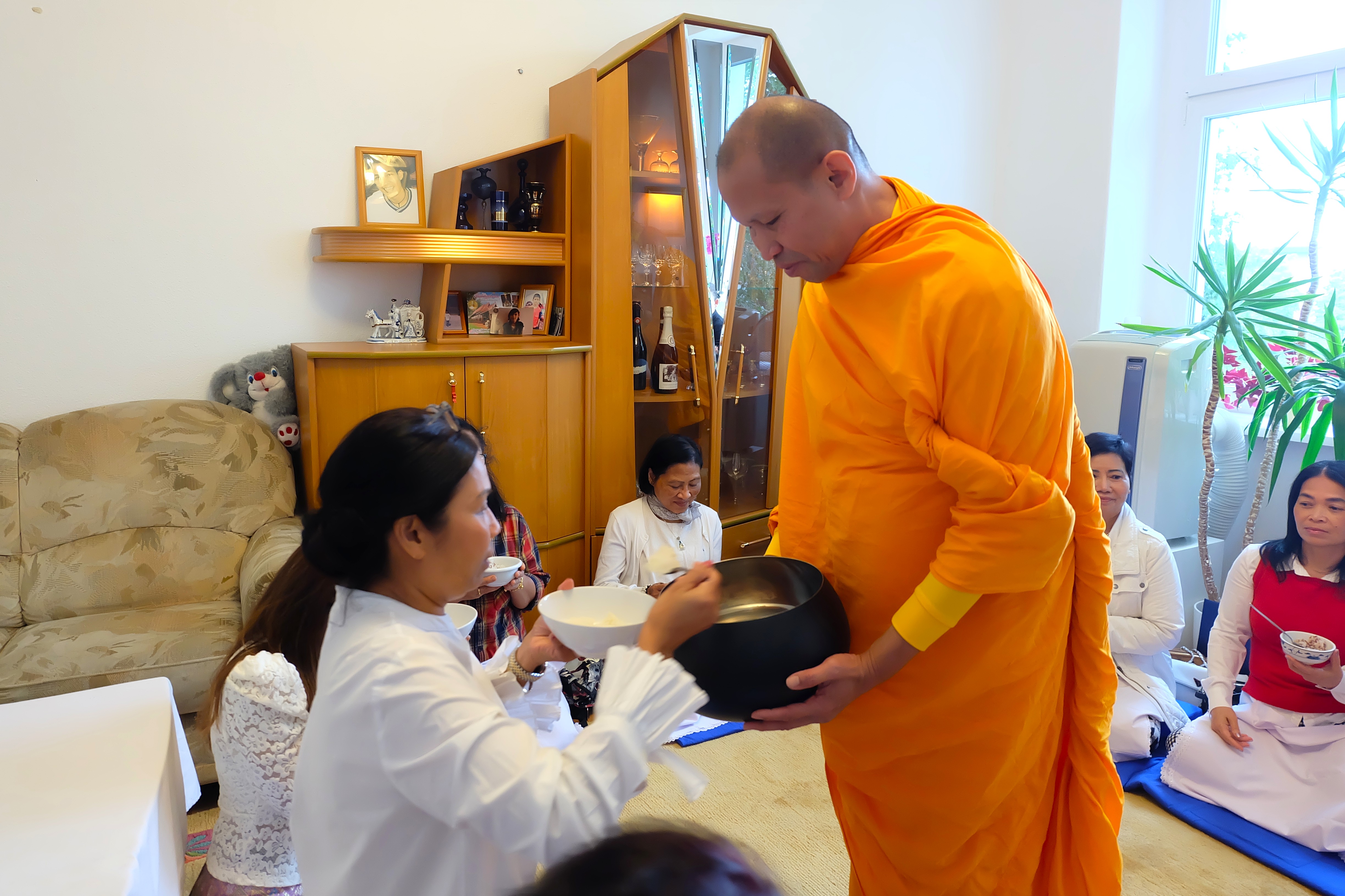 วัดพระธรรมกายเบอร์ลิน ร่วมกับทีมงานอาสาสมัคร จัดกิจกรรมบ้านกัลยาณมิตรสัญจร