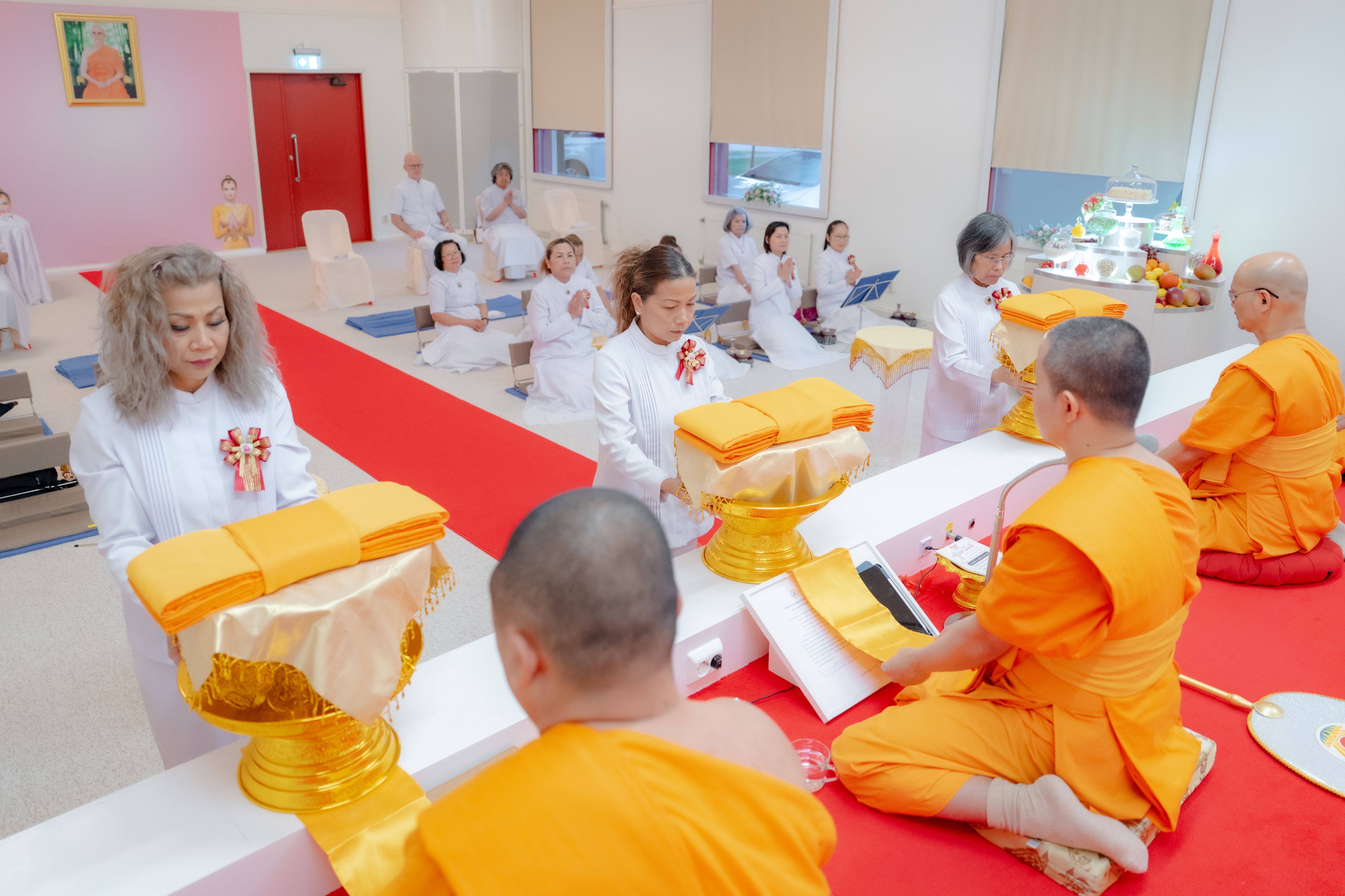 วัดพระธรรมกายสตอกโฮล์ม จัดงานบุญบูชาข้าวพระ