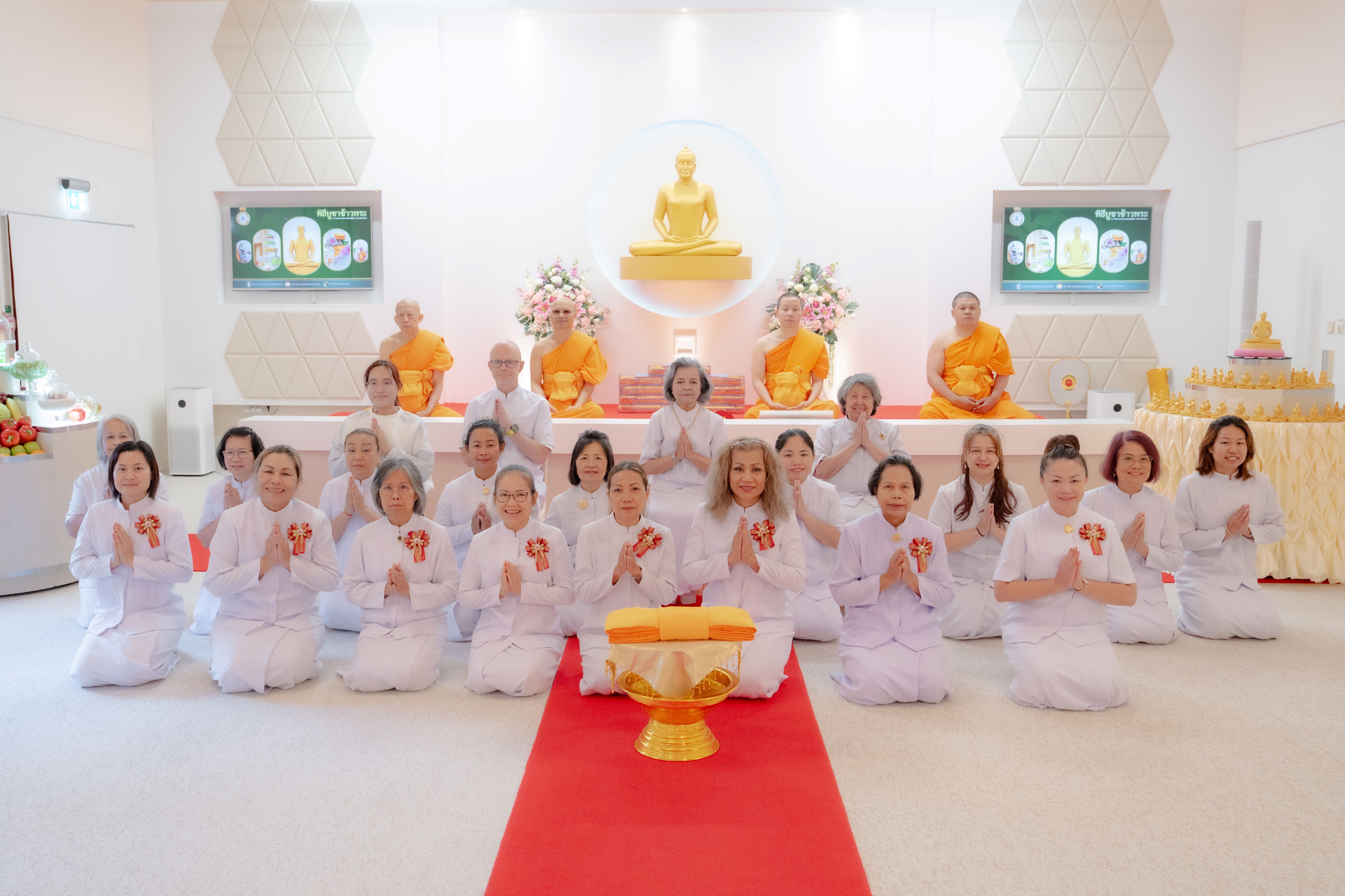 วัดพระธรรมกายสตอกโฮล์ม จัดงานบุญบูชาข้าวพระ