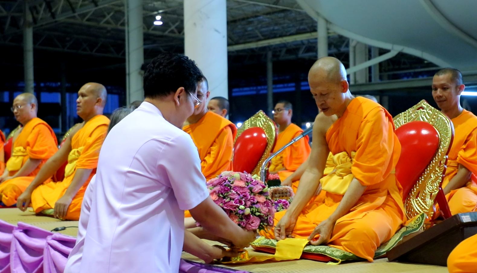 กองริ้วขบวน สำนักศรัทธาภิบาล จัดพิธีทอดผ้าป่าเพื่อสนับสนุนงานพระพุทธศาสนา โอกาสครบรอบ 6 ปี กองริ้วขบวน