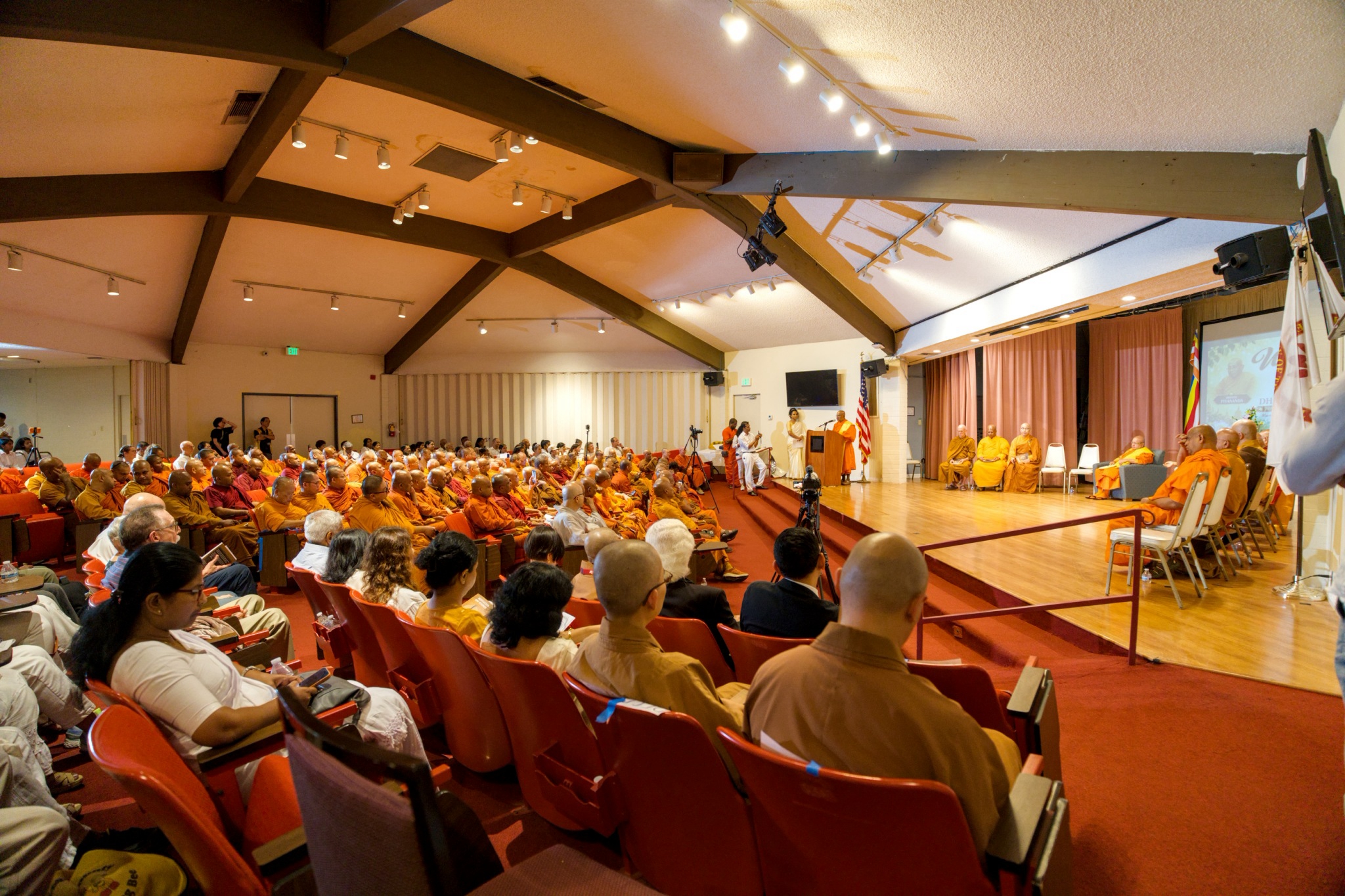 คณะสงฆ์วัดพระธรรมกายแคลิฟอร์เนีย ร่วมงานเฉลิมฉลอง “50 Years of Dhamma Service”