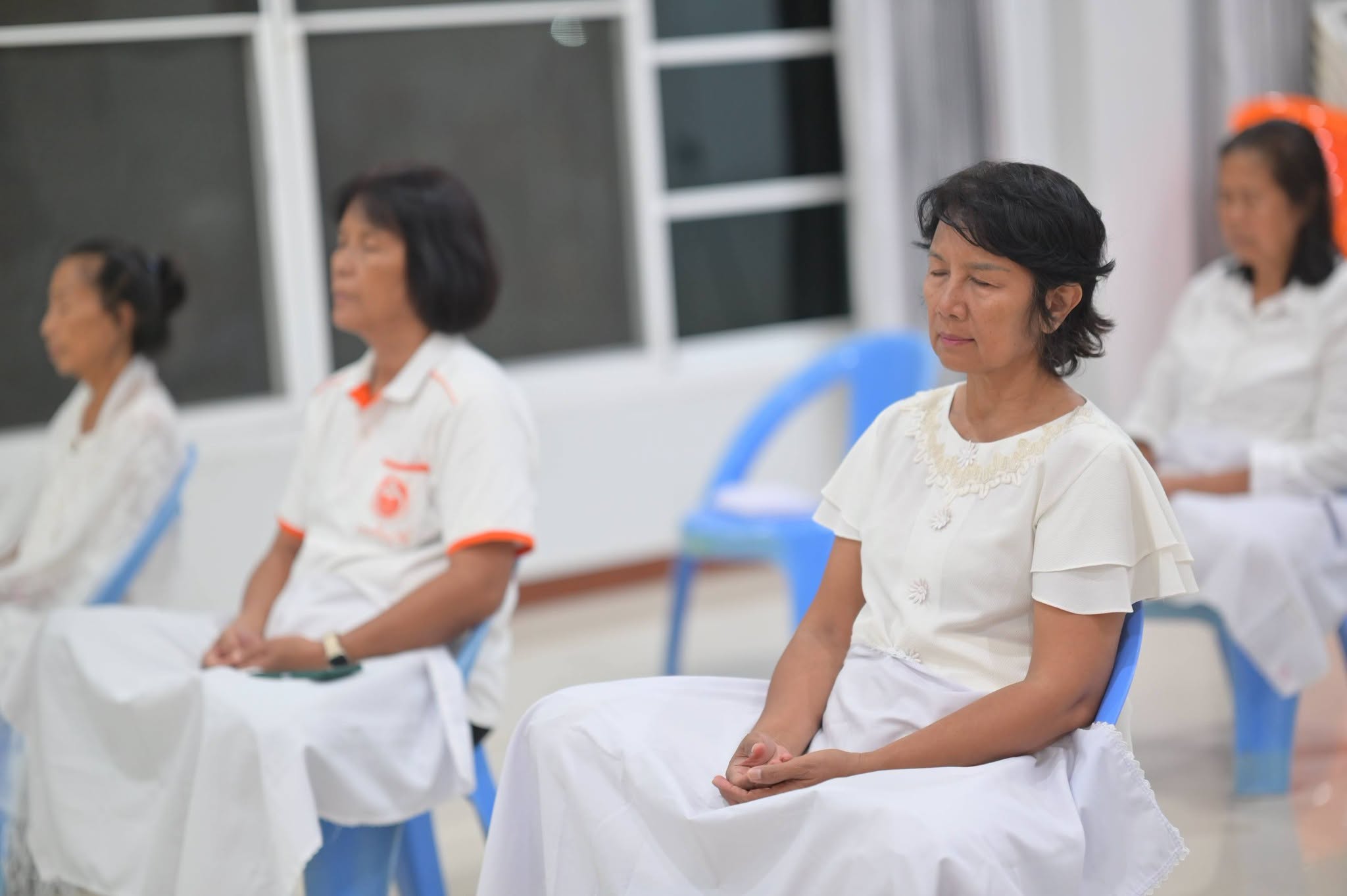 ศูนย์ปฏิบัติธรรมพนมสารคาม จัดปฏิบัติธรรมประจำสัปดาห์โครงการหมู่บ้านรักษาศีล 5