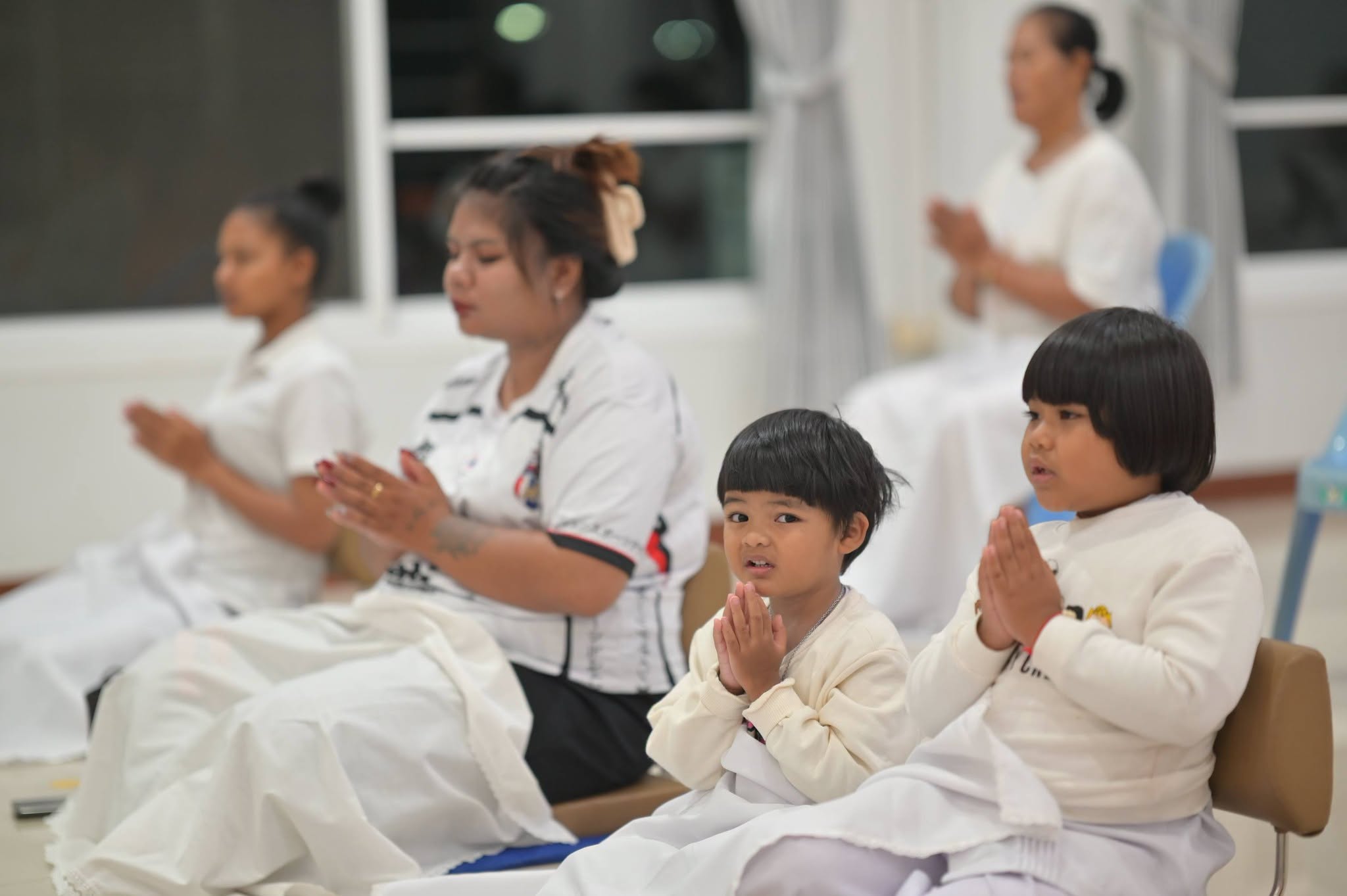 ศูนย์ปฏิบัติธรรมพนมสารคาม จัดปฏิบัติธรรมประจำสัปดาห์โครงการหมู่บ้านรักษาศีล 5