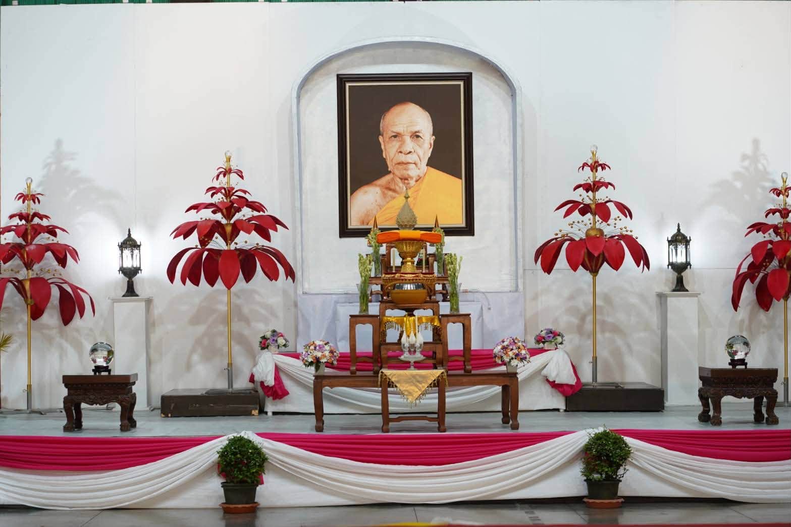 วัดพระธรรมกาย จัดพิธีตัดปอยผมโครงการอุปสมบทบูชาธรรม 109 ปี วันครูผู้ค้นพบวิชชาธรรมกาย
