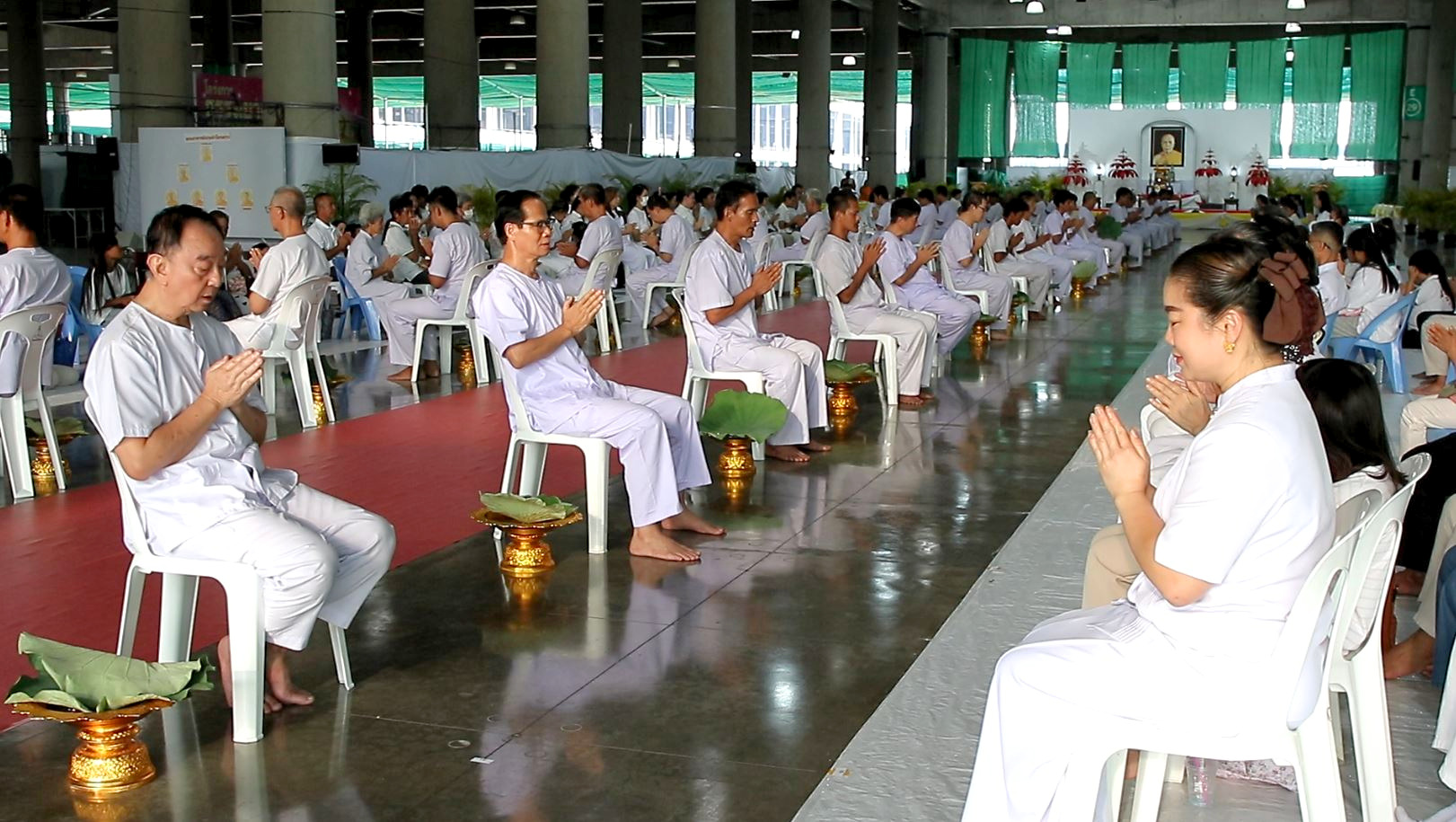 วัดพระธรรมกาย จัดพิธีตัดปอยผมโครงการอุปสมบทบูชาธรรม 109 ปี วันครูผู้ค้นพบวิชชาธรรมกาย