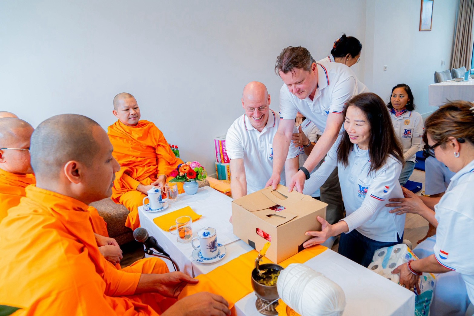 คณะสงฆ์วัดพระธรรมกายเนเธอร์แลนด์ จัดงานบุญพิธีทอดผ้าป่าสามัคคี ณ บ้านกัลยาณมิตร เมือง Eindhoven