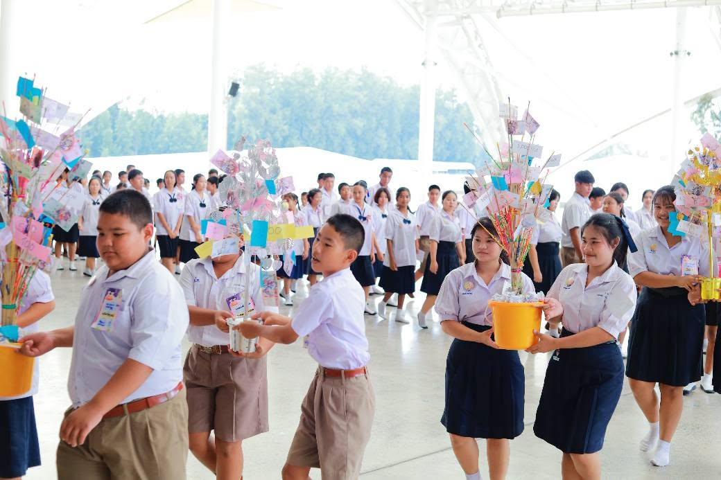 ชมรมพุทธศาสตร์สากล จัดพิธีมอบผ้าไตรประธานกฐินสัมฤทธิ์เด็กดี V-Star