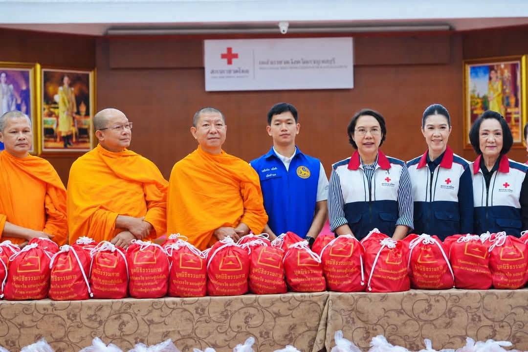 ศูนย์ส่งเสริมศีลธรรมจังหวัดกาญจนบุรี ส่งมอบถุงยังชีพแก่ผู้ว่าราชการจังหวัดกาญจนบุรี เพื่อนำไปช่วยเหลือผู้ประสบอุทกภัย