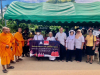 วัดพระธรรมกาย มูลนิธิธรรมกาย มอบถุงยังชีพช่วยผู้ประสบภัยน้ำท่วม จ.สุโขทัย