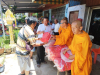 วัดพระธรรมกาย มูลนิธิธรรมกาย มอบถุงยังชีพช่วยผู้ประสบภัยน้ำท่วม จ.สุโขทัย