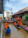 วัดพระธรรมกาย และมูลนิธิธรรมกาย มอบถุงยังชีพ  ช่วยเหลือผู้ประสบภัยน้ำท่วม จ.เชียงราย