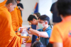 เครือข่ายชมรมพุทธทั่วประเทศ จัดตักบาตรช่วยเหลือภัยน้ำท่วมภาคเหนือ