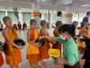 เครือข่ายชมรมพุทธทั่วประเทศ จัดตักบาตรช่วยเหลือภัยน้ำท่วมภาคเหนือ
