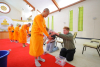วัดพระธรรมกายแคนซัส จัดพิธีถวายกองบุญอุปกรณ์เครื่องกันหนาว