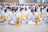 วัดพระธรรมกาย จัดพิธีถวายโคมมาฆประทีป