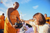พิธีตักบาตรพระกว่า 300 รูป ฉลองพิธีประดิษฐานพระบรมสารีริกธาตุ ณ ปทุมเจดีย์ เจดีย์พระพุทธเจ้า 5 พระองค์