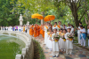 Wat Phra Dhammakaya presents Buddha relic to Vietnamese monastery.