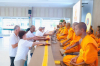 คณะเจ้าภาพก็ได้ประกอบพิธีทอดผ้าบังสุกุล อุทิศส่วนกุศลให้กับหมู่ญาติที่ล่วงลับไปแล้ว    