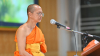 พระอรรถชัย วฑฺฒธมฺโม ประธานสงฆ์ศูนย์ปฏิบัติธรรมพนมสารคาม นำคณะสงฆ์และสาธุชนสวดมนต์