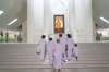 ครอบครัวจากประเทศศรีลังกา เดินทางมาเยี่ยมชมวัดพระธรรมกาย