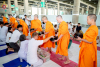 พิธีตักบาตรพระใหม่โครงการอุปสมบทหมู่ระดับอุดมศึกษา รุ่นที่ 52 ภาคฤดูฝน