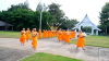คณะสงฆ์ได้นำสาธุชนเวียนประทักษิณรอบรัตนเจดีย์ 