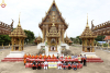 คณะสงฆ์จังหวัดปทุมธานี ร่วมกับวัดพระธรรมกาย มอบถุงยังชีพช่วยเหลือผู้ประสบภัยโควิด-19 ในพื้นที่ อ.หนองเสือ