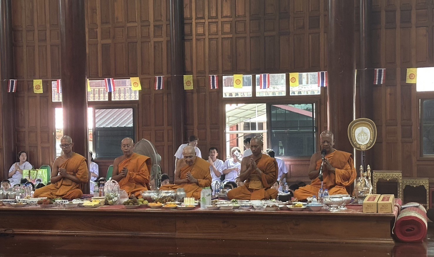 วัดเขาย้อย