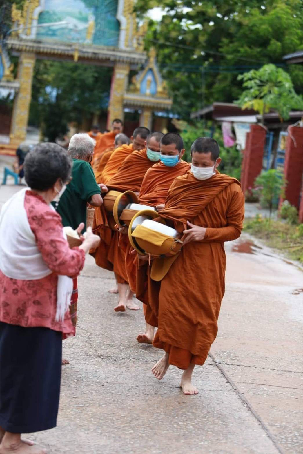 วัดสระพังทอง