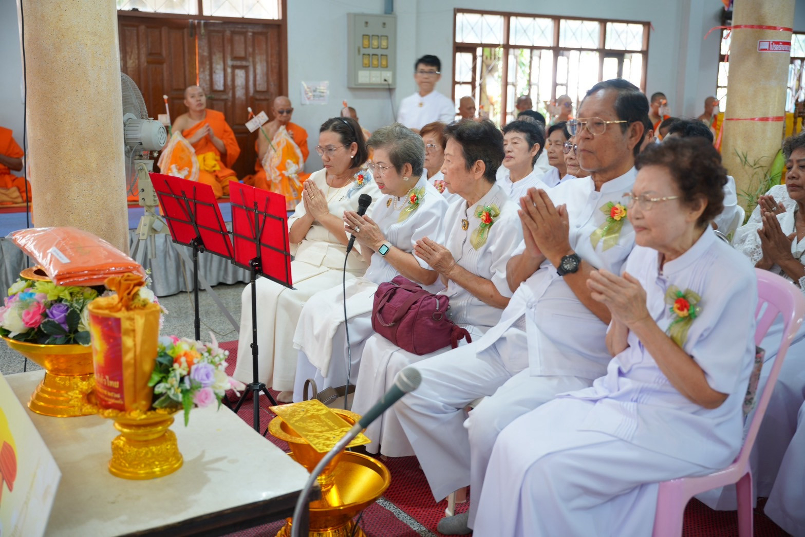 ภาพร่วมพิธีกรรมวัดมะพร้าวเตี้ย