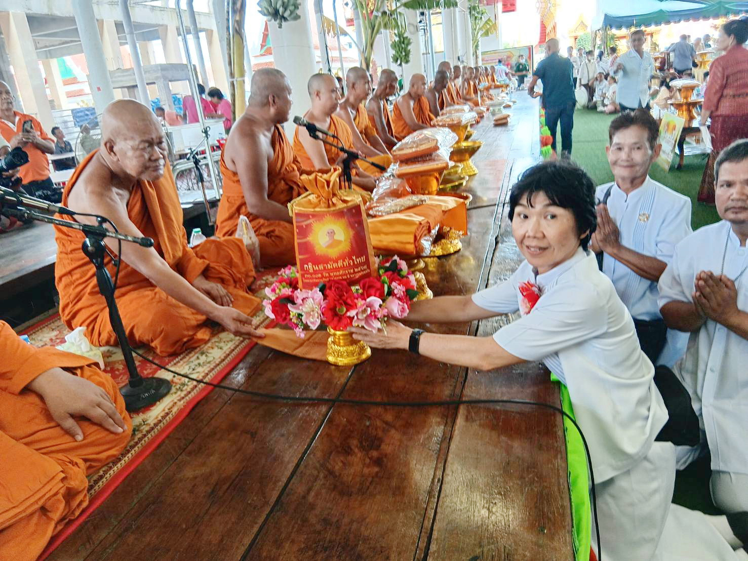 ภาพการถวายปัจจัยวัดท่าเสา
