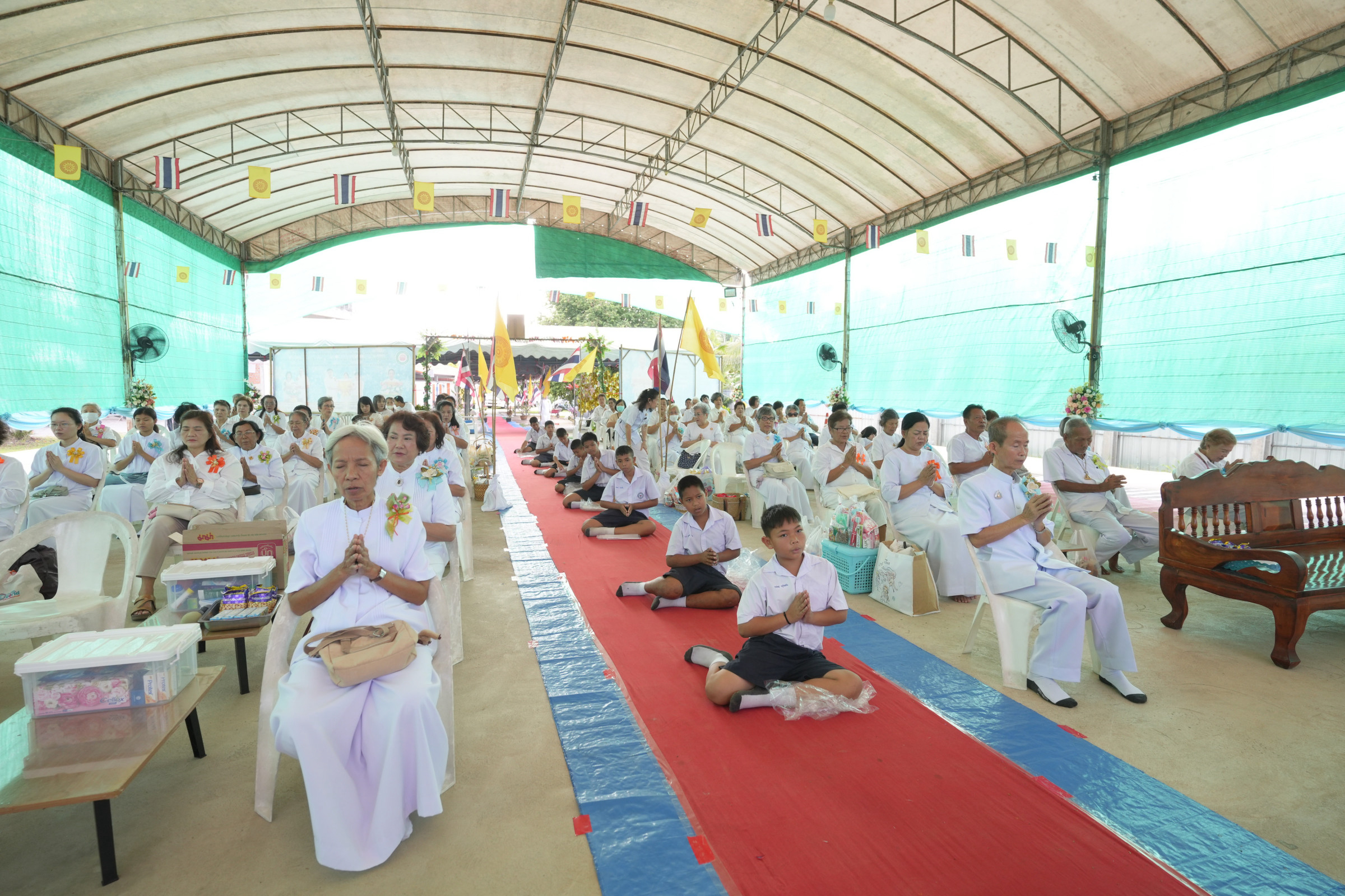 ภาพร่วมพิธีกรรมศูนย์ปฏิบัติธรรมบัวสวรรค์
