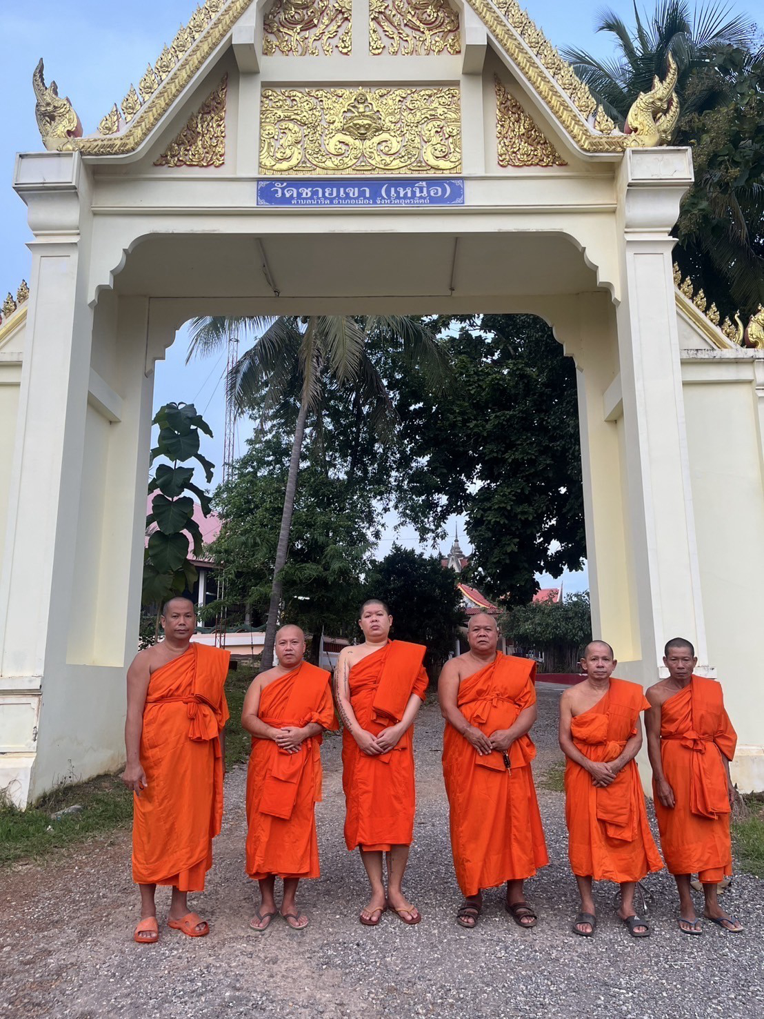 วัดชายเขา