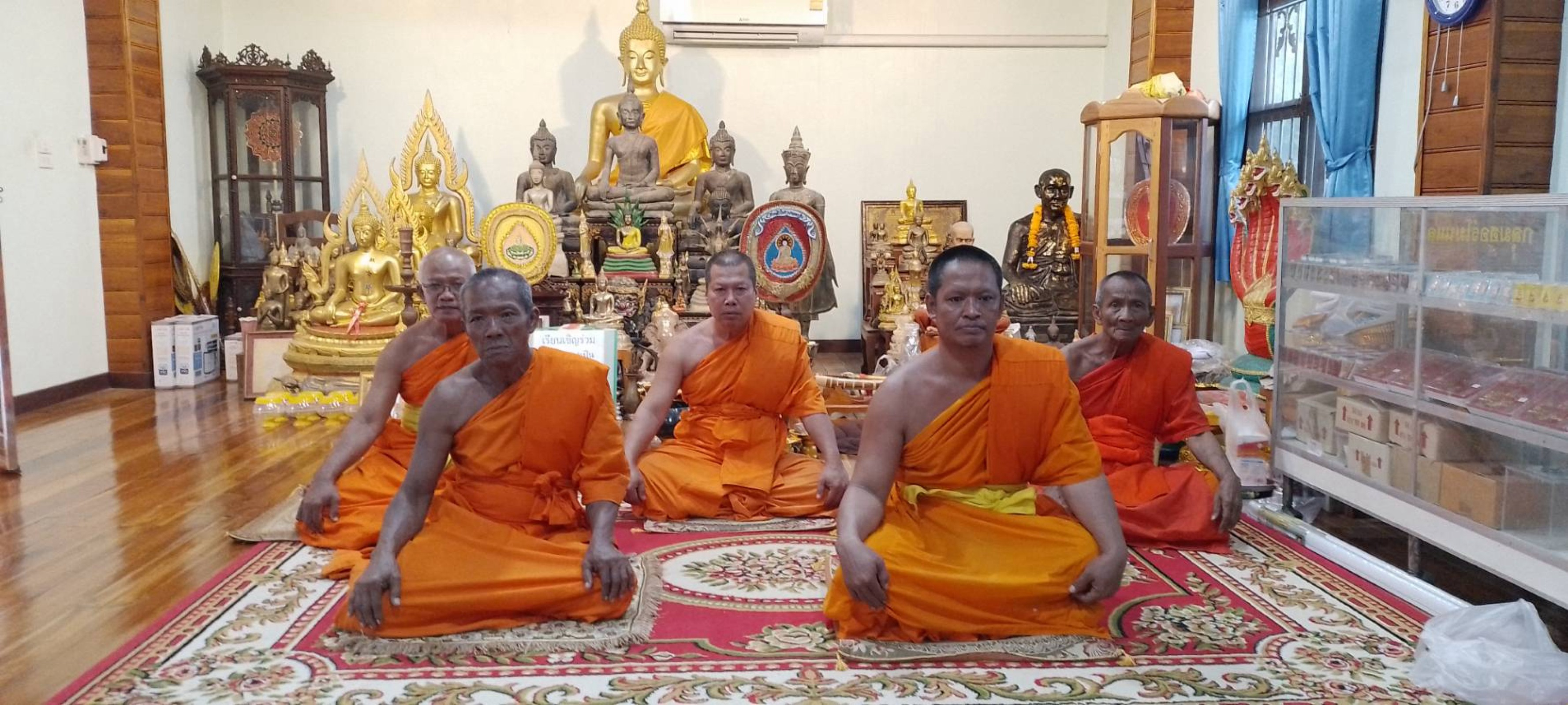 วัดทองเหลือ