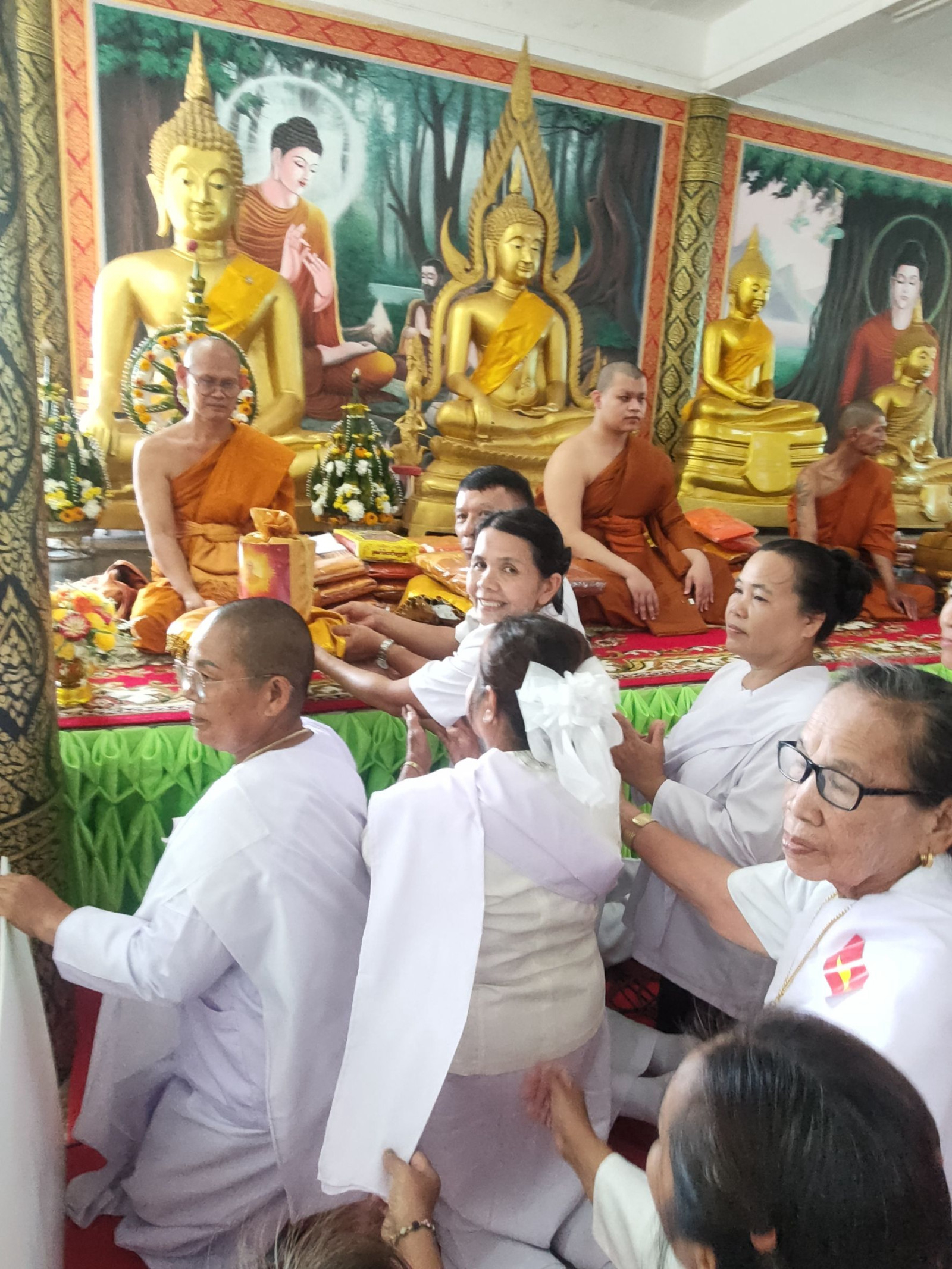ภาพการถวายปัจจัยวัดโนนดินแดงเหนือ