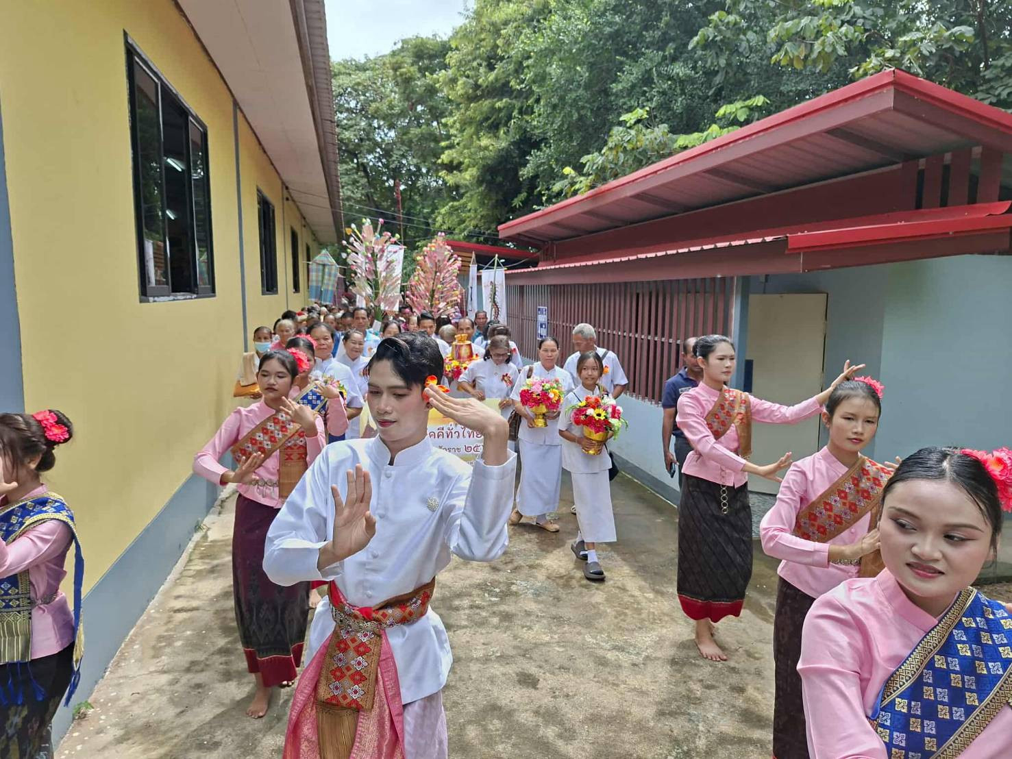 ภาพร่วมขบวนกฐินวัดหนองตาเรียม